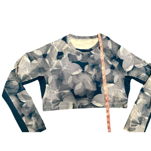 NWOT Tail Activewear Teal White Sasha Long Sleeve Crop Top Rash Guard SPF 50 SM - Picture 3 of 5